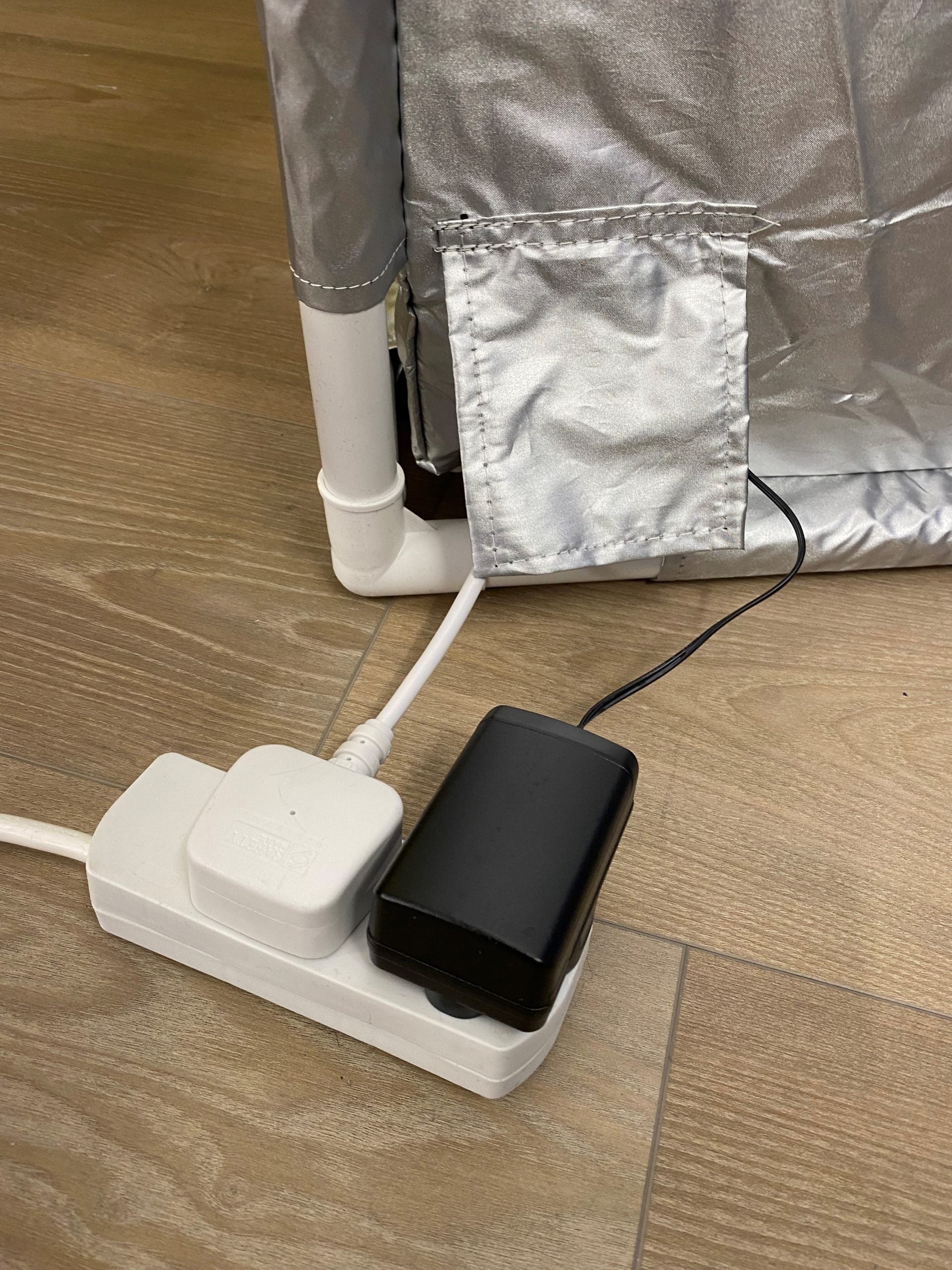 Bouncyband 1m x 1m Dark Den Tent