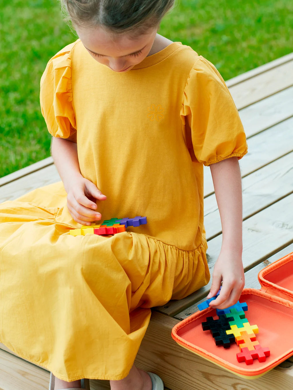 Yellow Travel Case with Basic Color Mix – 15 pcs