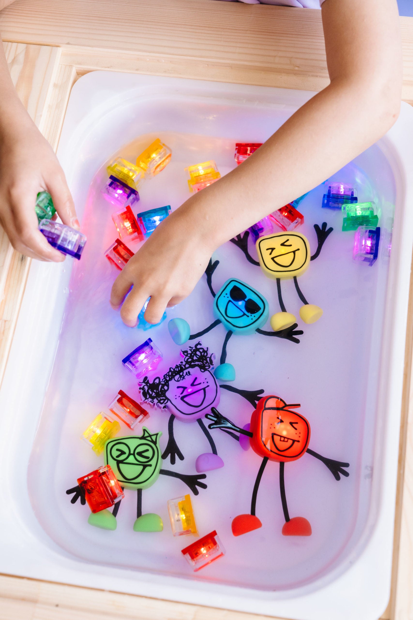 Glo Pals Alex Light Up Cubes (4 Pieces)