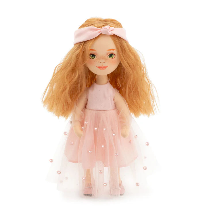 Sweet sisters Sunny in a light pink dress
