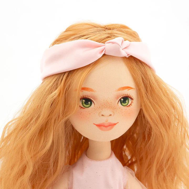 Sweet sisters Sunny in a light pink dress