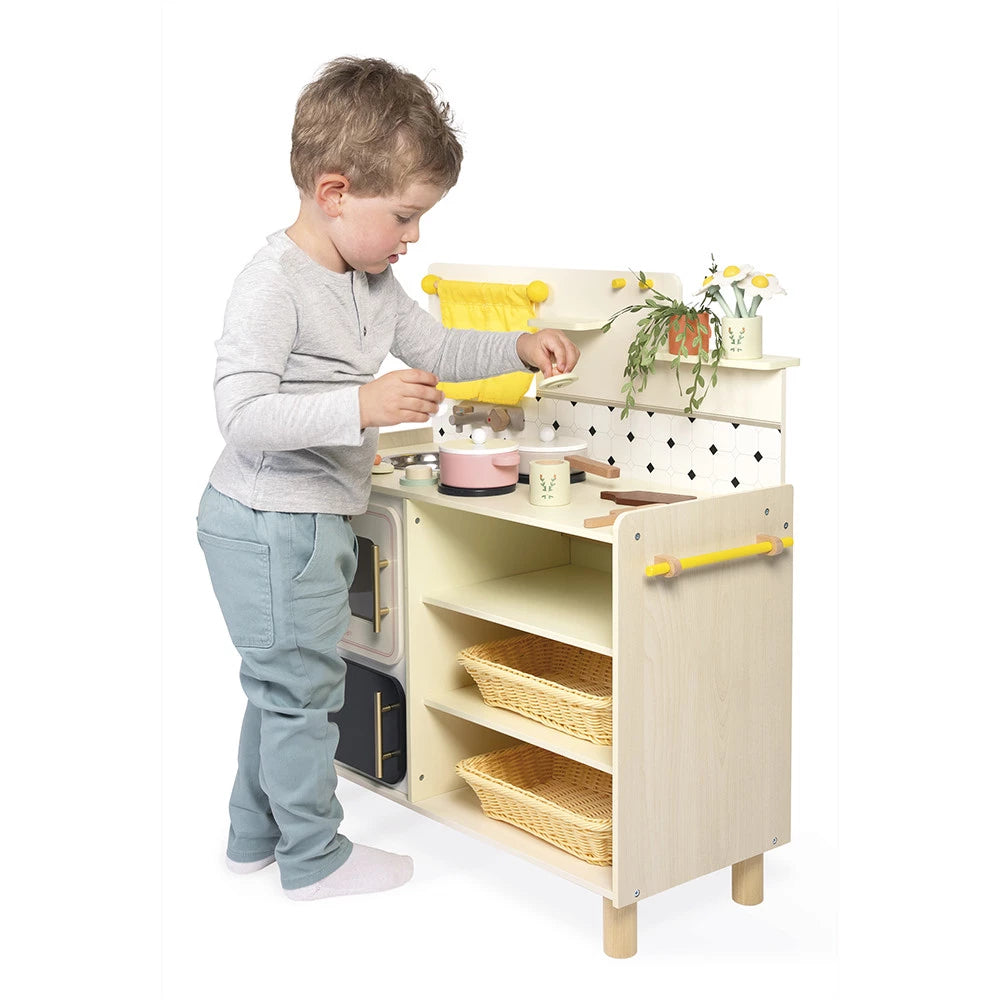 Shiny Grandma large wooden kitchen