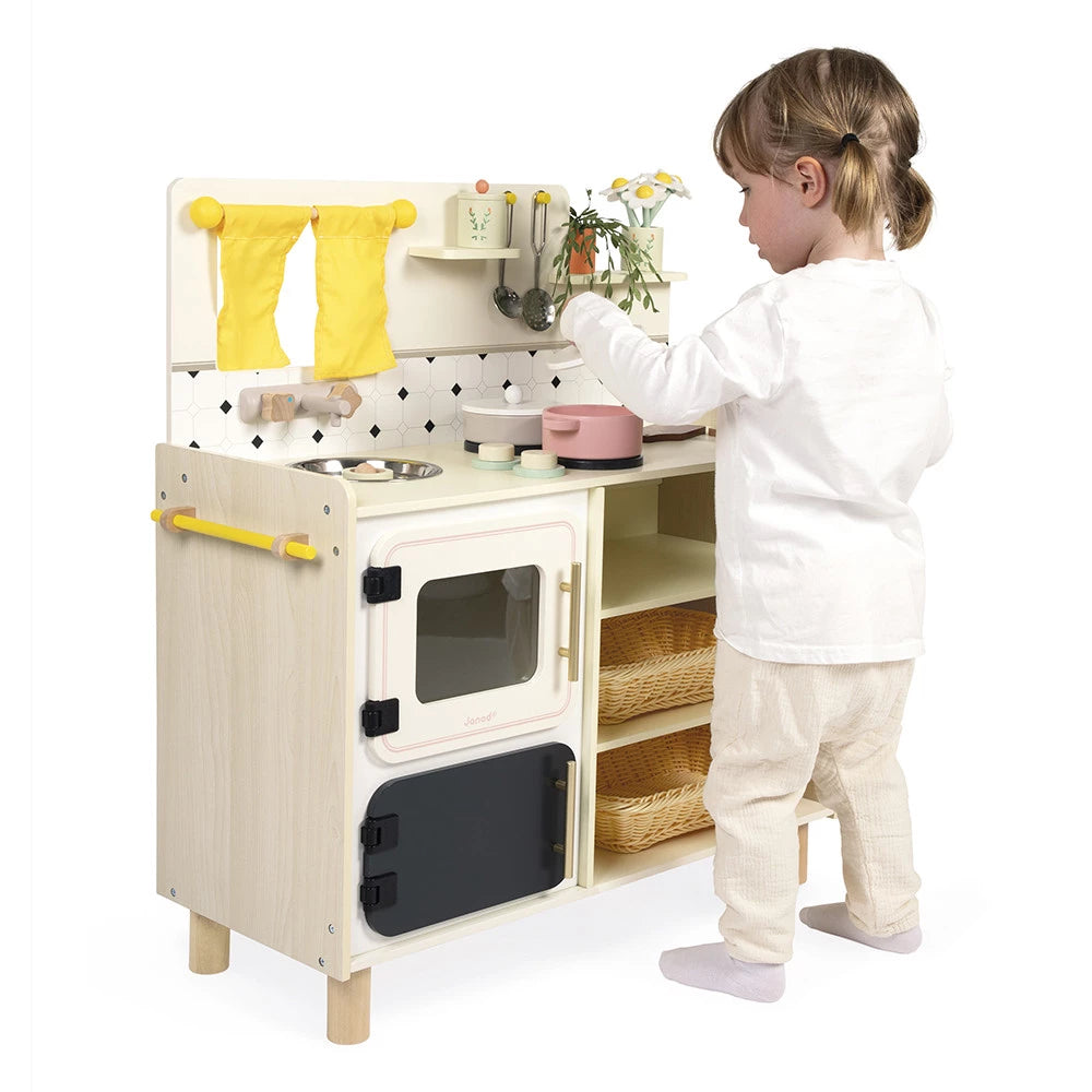 Shiny Grandma large wooden kitchen