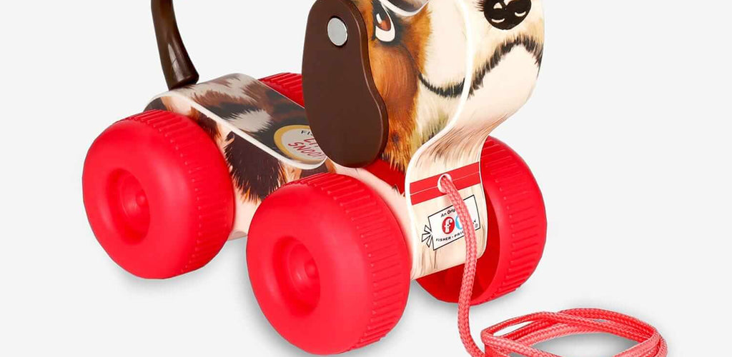 FISHER PRICE CLASSIC LITTLE SNOOPY PULL ALONG DOG