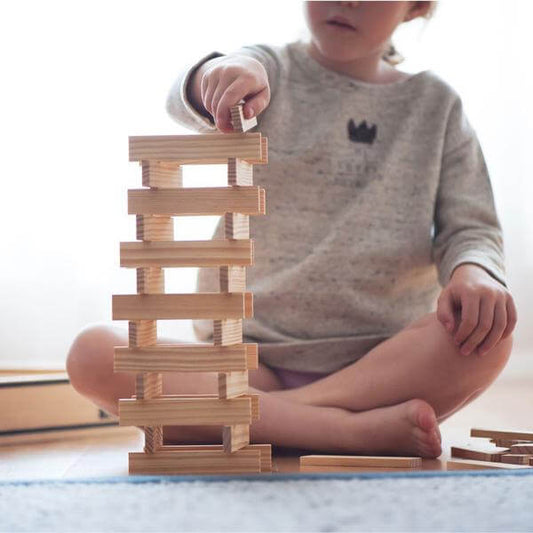 KAPLA - Construction Game with 120 coloured wooden planks (Natural, Red,  Pink, Dark Blue), Wooden Toy, from 2 Years Old : : Toys & Games